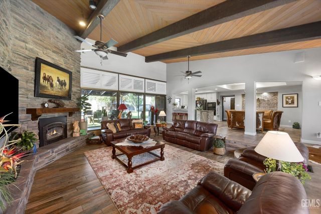 16451 Barton Lane, Bakersfield, CA 93314