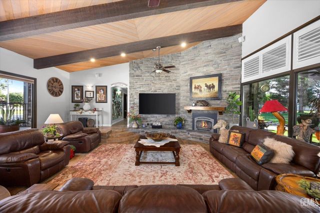 16451 Barton Lane, Bakersfield, CA 93314