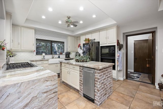 16451 Barton Lane, Bakersfield, CA 93314