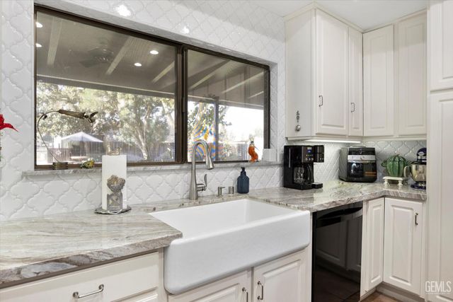 16451 Barton Lane, Bakersfield, CA 93314