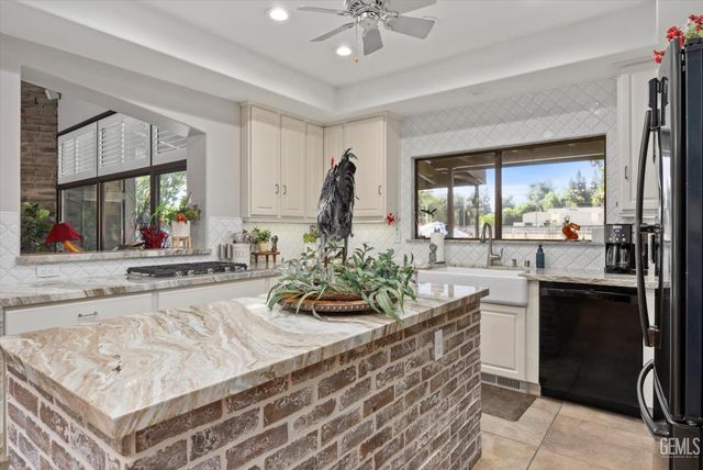 16451 Barton Lane, Bakersfield, CA 93314