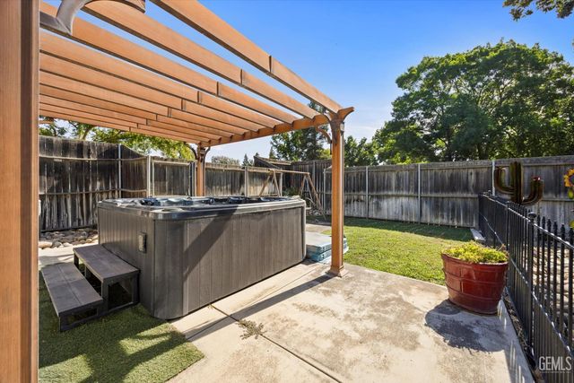 16451 Barton Lane, Bakersfield, CA 93314