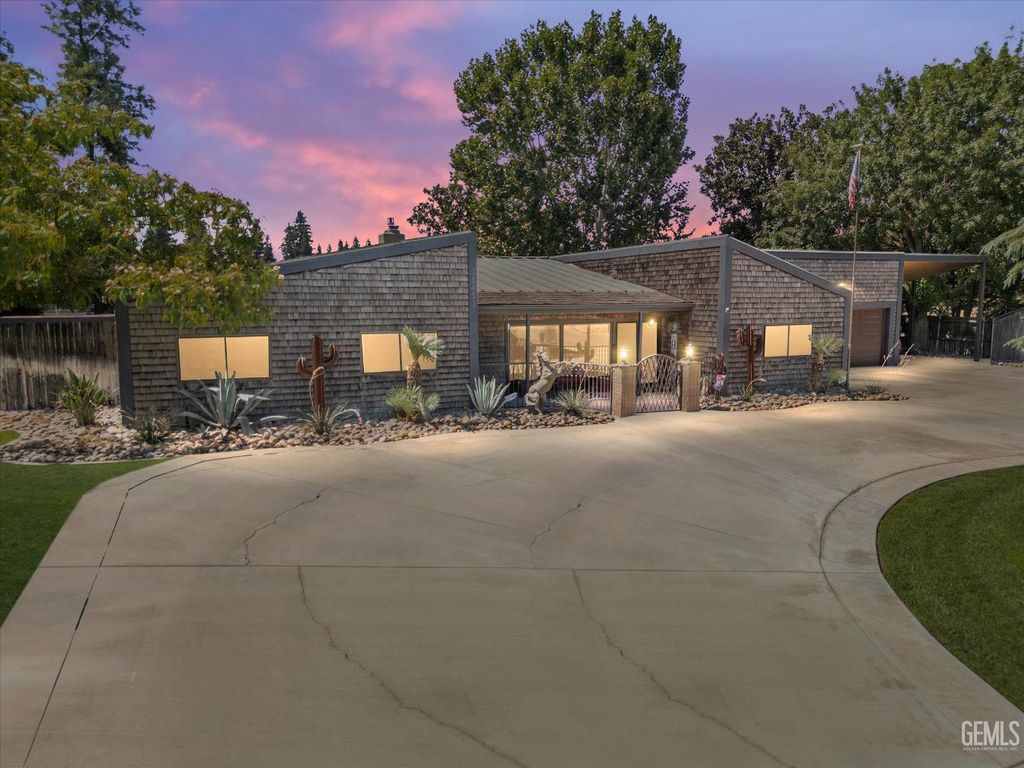 16451 Barton Lane, Bakersfield, CA 93314