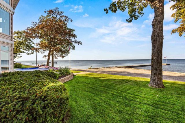 5881 SHORE ACRES ROAD, New Franken, WI 54229