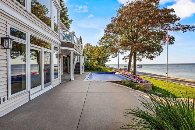 5881 SHORE ACRES ROAD, New Franken, WI 54229