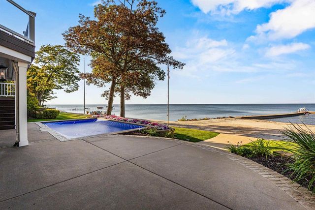 5881 SHORE ACRES ROAD, New Franken, WI 54229