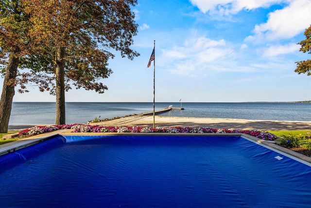 5881 SHORE ACRES ROAD, New Franken, WI 54229
