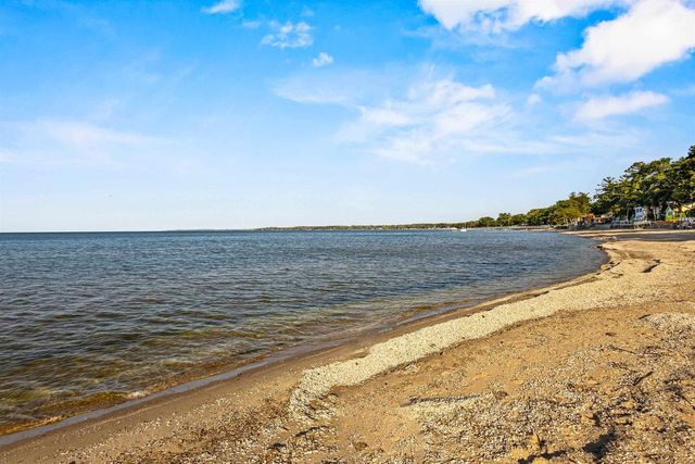 5881 SHORE ACRES ROAD, New Franken, WI 54229