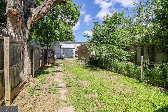 121 S WEST ST, York, PA 17401