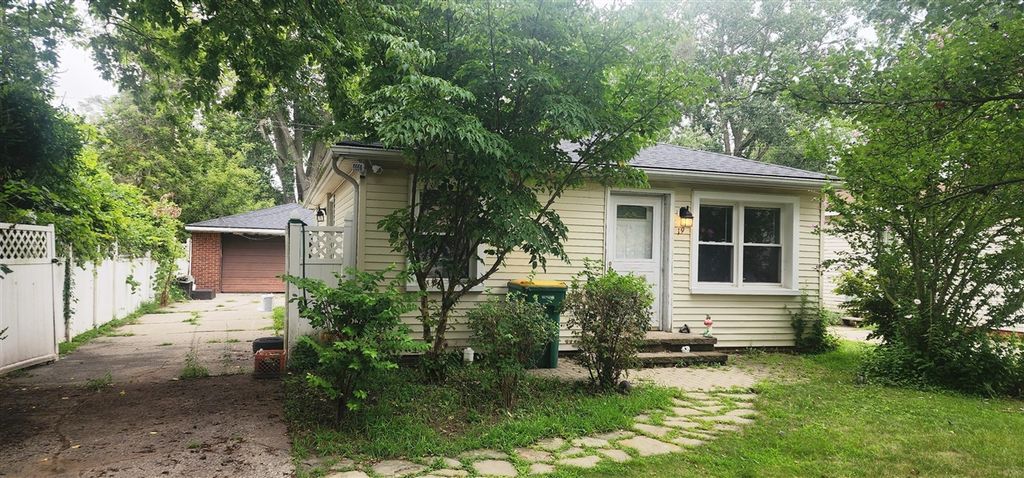 19 Devonshire Street, Ypsilanti, MI 48198
