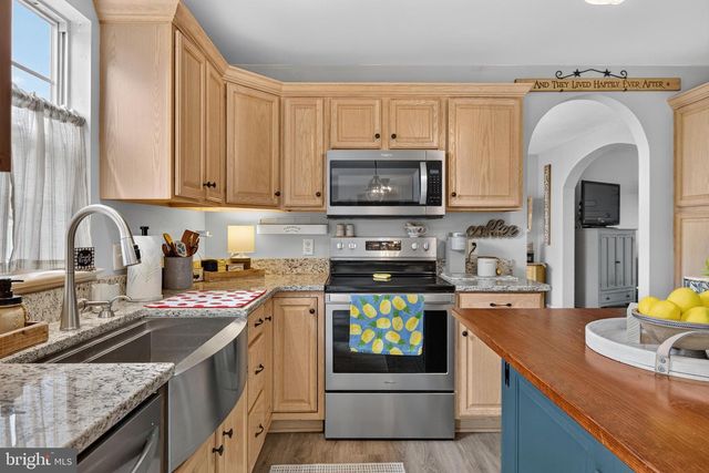 3713 KIMBERLY LN, Dover, PA 17315