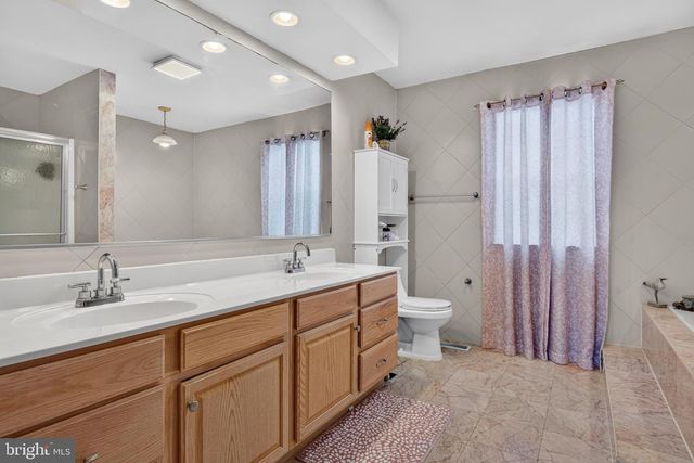 3713 KIMBERLY LN, Dover, PA 17315