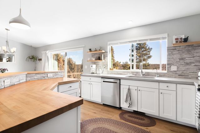 17725 Mountain View Road, Sisters, OR 97759