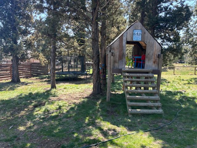 17725 Mountain View Road, Sisters, OR 97759