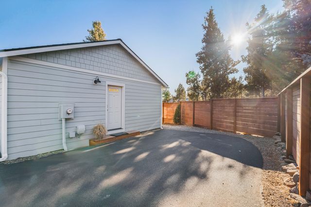 17725 Mountain View Road, Sisters, OR 97759