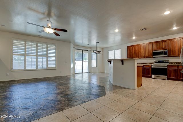 13643 W Country Gables Drive, Surprise, AZ 85379