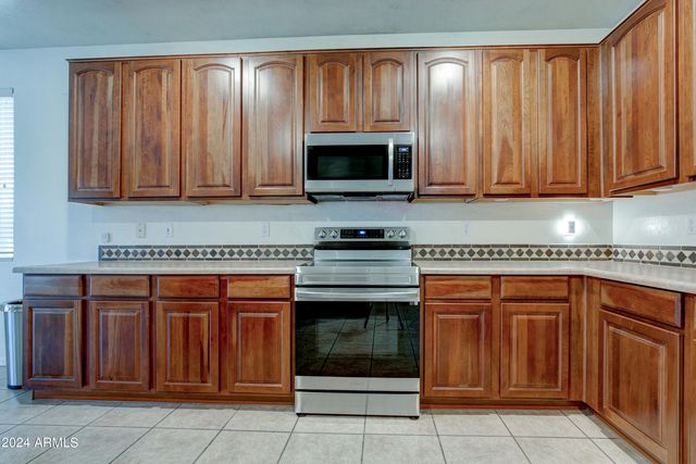 13643 W Country Gables Drive, Surprise, AZ 85379