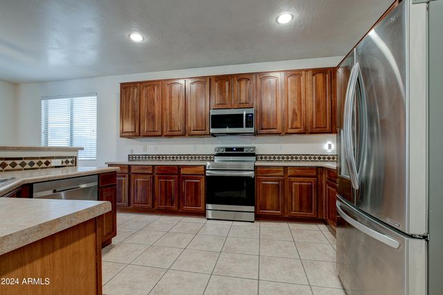 13643 W Country Gables Drive, Surprise, AZ 85379