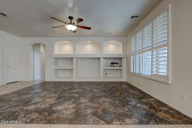 13643 W Country Gables Drive, Surprise, AZ 85379