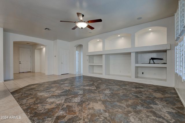 13643 W Country Gables Drive, Surprise, AZ 85379