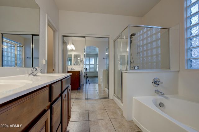 13643 W Country Gables Drive, Surprise, AZ 85379