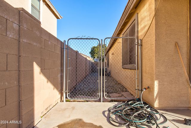 13643 W Country Gables Drive, Surprise, AZ 85379