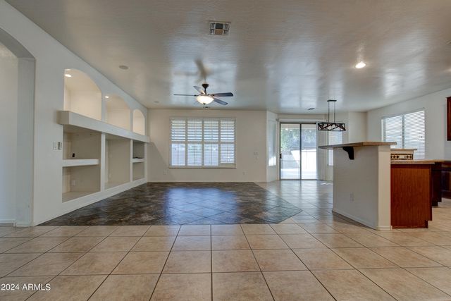 13643 W Country Gables Drive, Surprise, AZ 85379