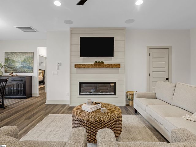 2355 Mays Bridge Road, Greer, SC 29651