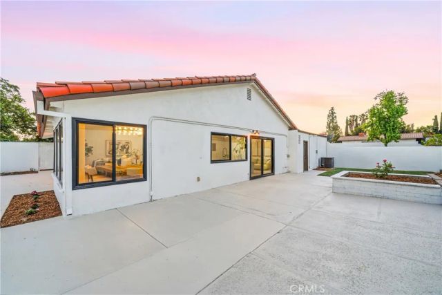 25216 Miles, Lake Forest, CA 92630