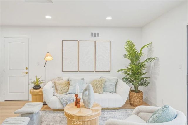 25216 Miles, Lake Forest, CA 92630