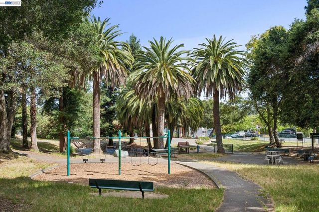 2600 55TH AVENUE, Oakland, CA 94605