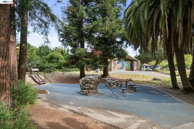 2600 55TH AVENUE, Oakland, CA 94605
