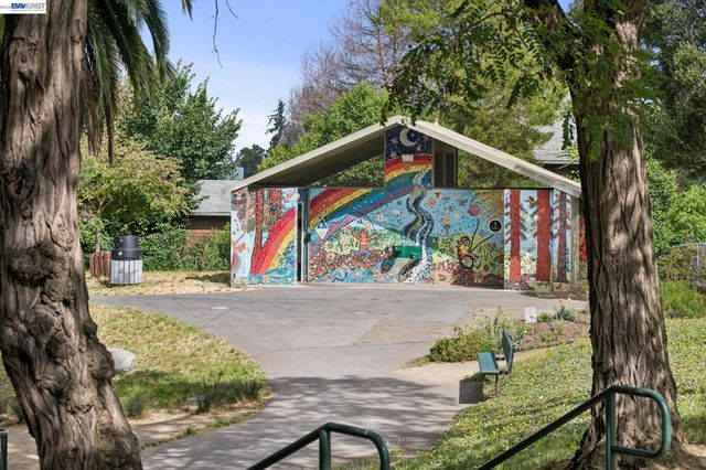 2600 55TH AVENUE, Oakland, CA 94605