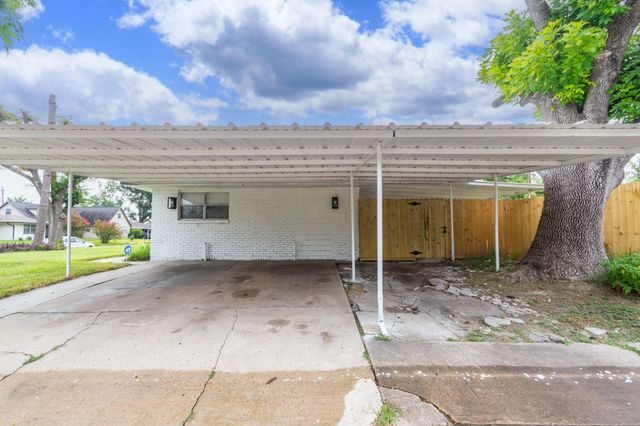 5429 De Lange Lane, Houston, TX 77092