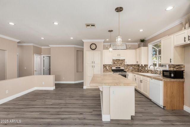 9141 W YUKON Drive, Peoria, AZ 85382