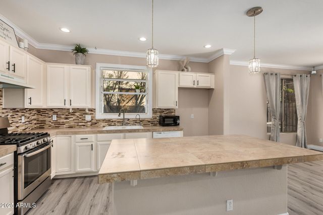 9141 W YUKON Drive, Peoria, AZ 85382