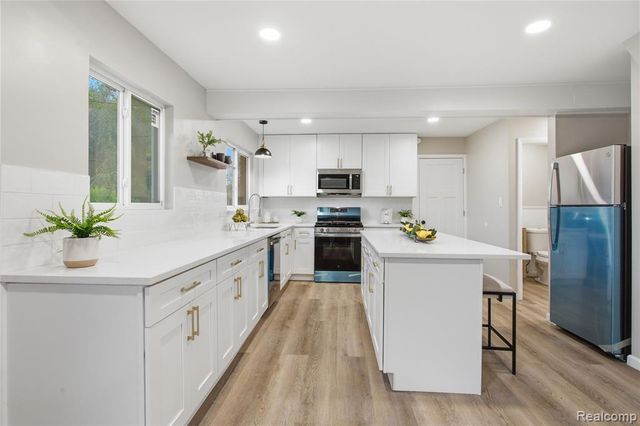 18570 Parklane Street, Livonia, MI 48152