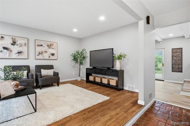 18570 Parklane Street, Livonia, MI 48152