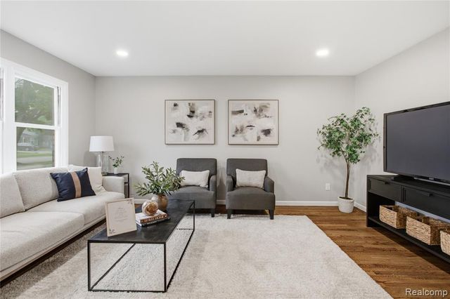 18570 Parklane Street, Livonia, MI 48152