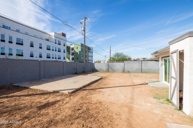 1847 E PINCHOT Avenue, Phoenix, AZ 85016