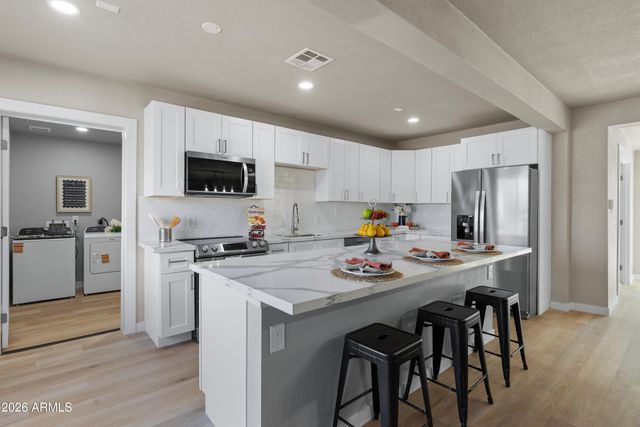 1847 E PINCHOT Avenue, Phoenix, AZ 85016