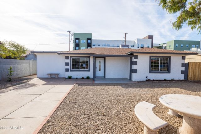 1847 E PINCHOT Avenue, Phoenix, AZ 85016