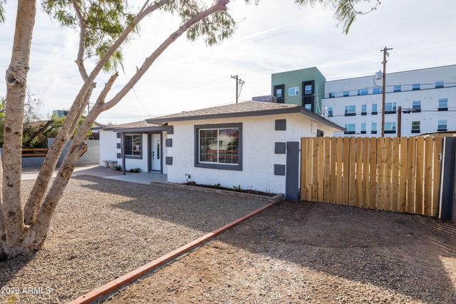 1847 E PINCHOT Avenue, Phoenix, AZ 85016