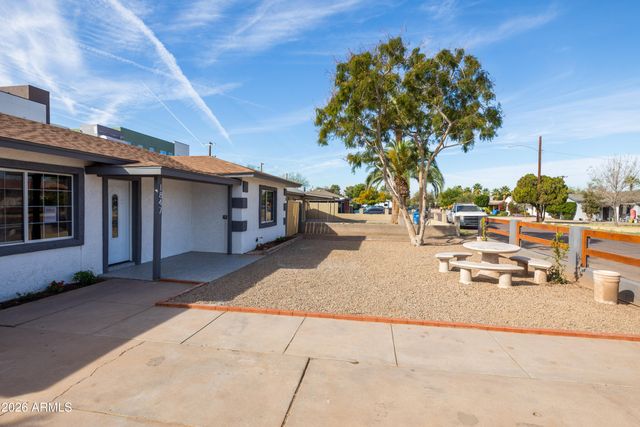 1847 E PINCHOT Avenue, Phoenix, AZ 85016