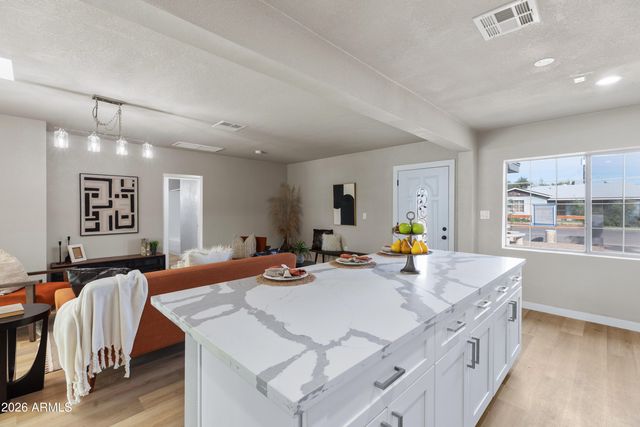 1847 E PINCHOT Avenue, Phoenix, AZ 85016