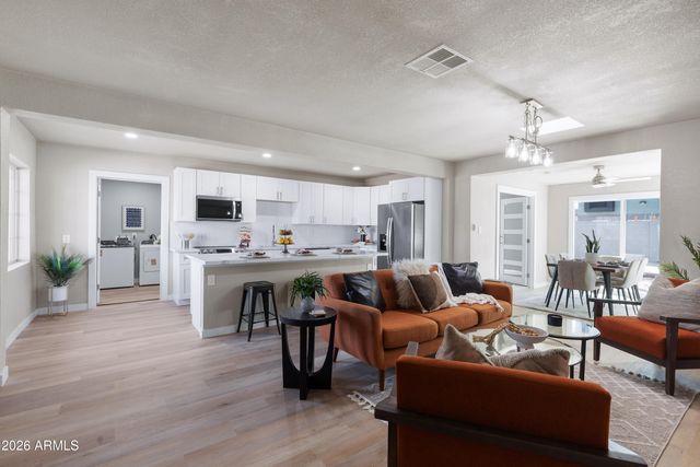 1847 E PINCHOT Avenue, Phoenix, AZ 85016