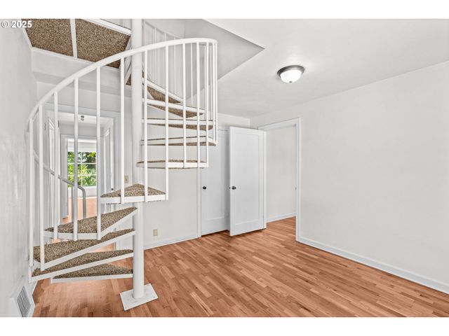 115 E HILLIARD Ln, Eugene, OR 97404