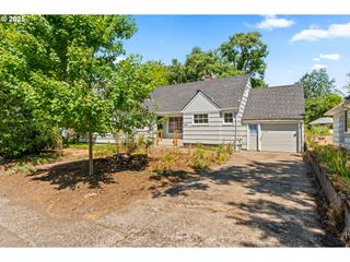115 E HILLIARD Ln, Eugene, OR 97404
