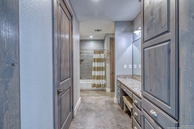 989 Mountain Valley Drive, Concan, TX 78838