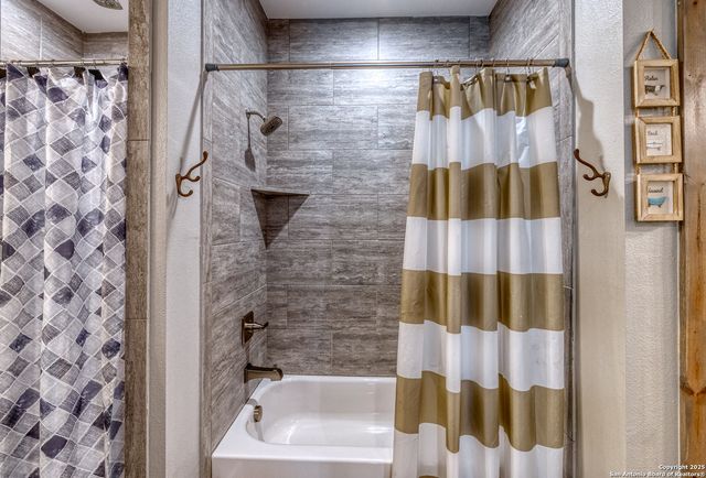 989 Mountain Valley Drive, Concan, TX 78838